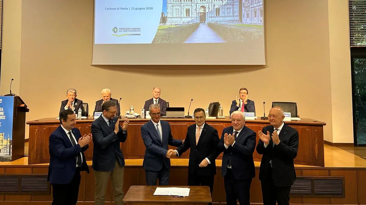 La firma dell'intesa tra Anci Lombardia e Federazione lombarda delle Bcc