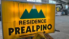 Residence Prealpino, la storica insegna ritrovata in un magazzino del Comune di Bovezzo - Foto Bubble Production