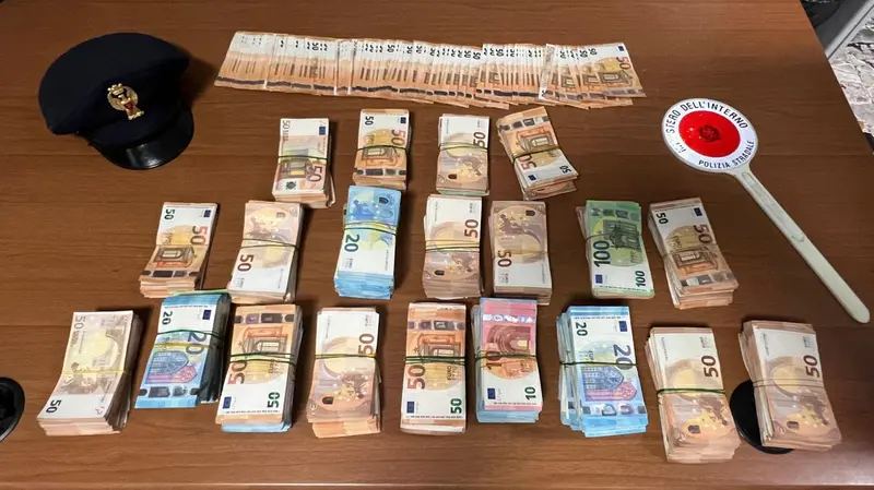 I soldi sequestrati nell'ambito dell'inchiesta