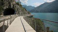 Uno dei tratti più famosi della ciclovia del Garda