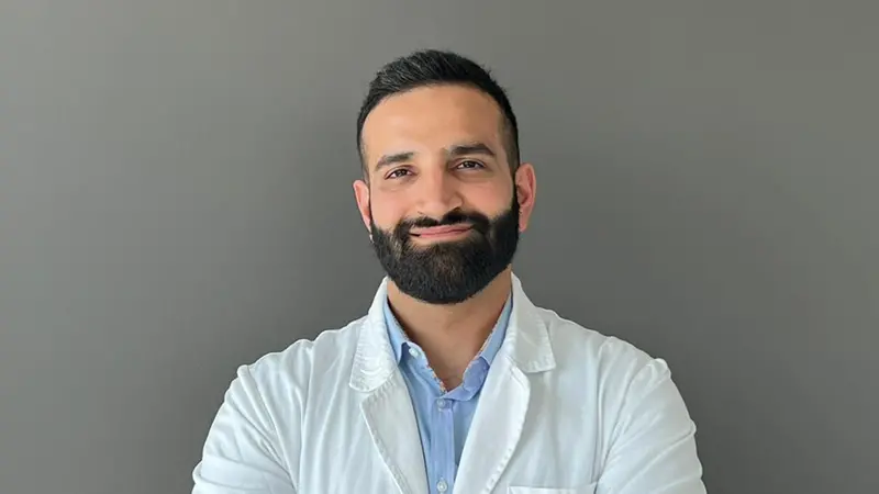 Il dottor Vishal Kaushal, medico estetico e tricologo
