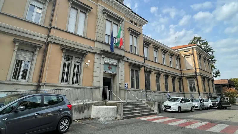 Lo storico ingresso dell'ospedale del centro - © www.giornaledibrescia.it