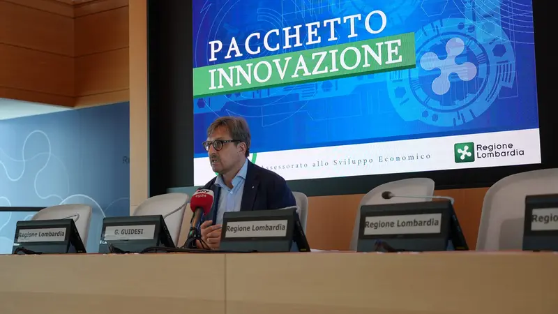 L'assessore Guido Guidesi alla presentazione del «Pacchetto innovazione»