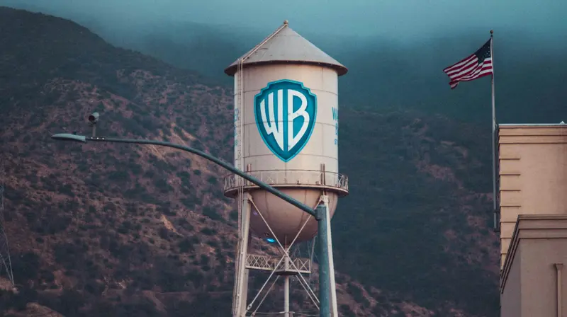 Il logo della Warner Bros su un serbatoio d'acqua negli Stati Uniti