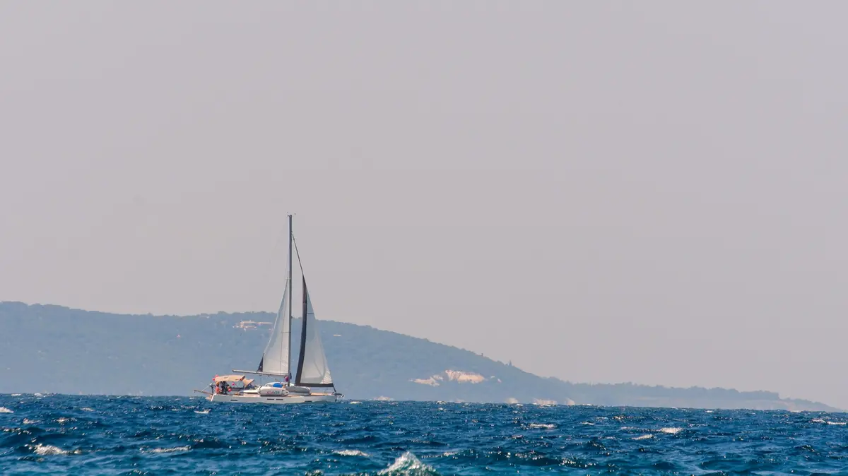La vacanza in barca a vela mette alla prova le amicizie