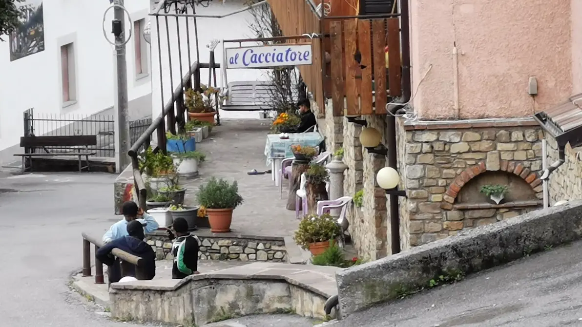 I fatti si sono svolti nell’ex albergo di Collio usato per l’accoglienza dei migranti