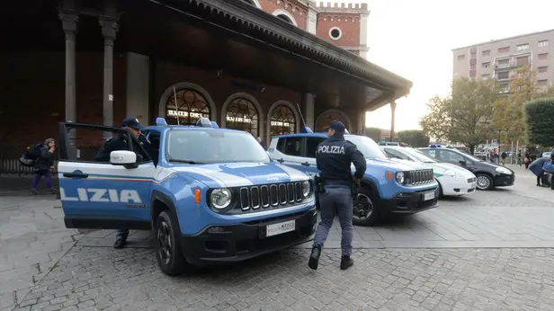 Controlli interforze in stazione, foto d'archivio - © www.giornaledibrescia.it