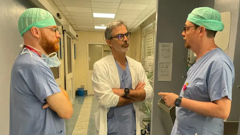 Il dottor Peroni in reparto