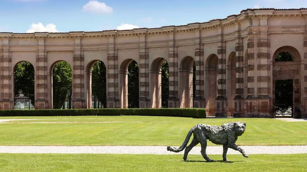 Il "Ghepardo" di Davide Rivalta, qui a Palazzo Te di Mantova - © www.giornaledibrescia.it