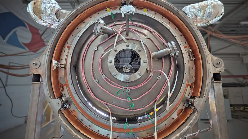 Skyfall Hot, esperimento con un magnete superconduttore in presenza di metalli liquidi