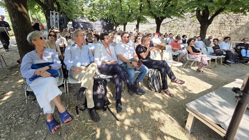 Tra il pubblico anche la sindaca Laura Castelletti - © www.giornaledibrescia.it