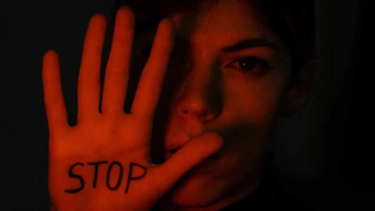 Negare la specificità della violenza sulle donne significa rimuovere una realtà strutturale