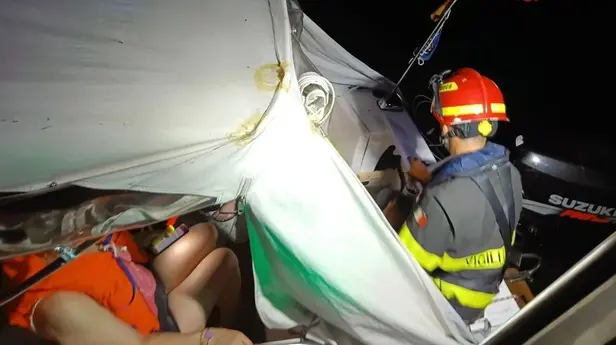 L'intervento dei Vigili del fuoco nel lago