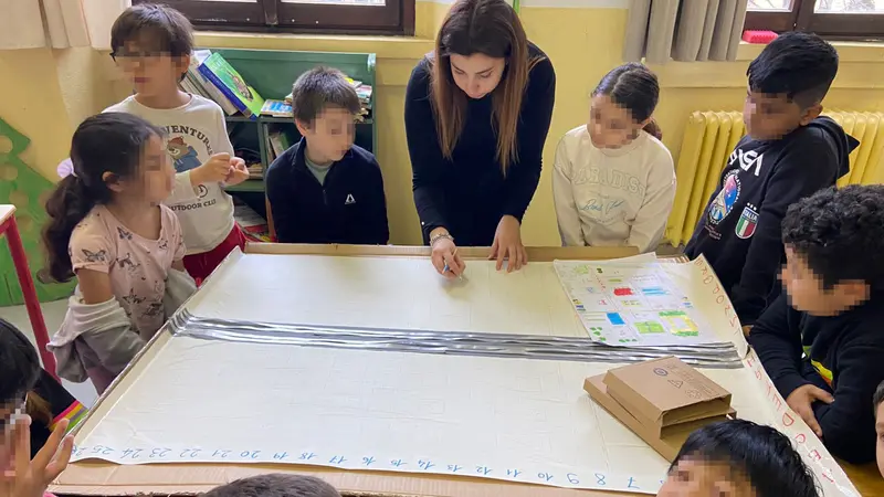 Mariavittoria tra i "suoi" bambini