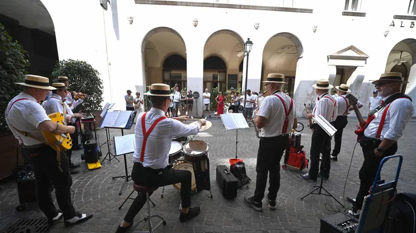 CRONACA BRESCIA CENTRO FESTA DELLA MUSICA 2026 APERITIVO PER CARINI 20-06-2026 MARCO ORTOGNI / GIOVANNI BENINI NEW EDEN GROUP