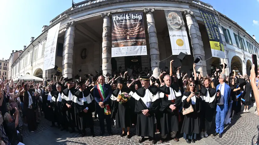 CRONACA BRESCIA FESTA DI LAUREA 2026 UNIVESITA' CATTOLICA DEL SACRO CUORE REDAZIONE CRONACA 20-06-2026 GABRIELE STRADA NEW EDEN GROUP
