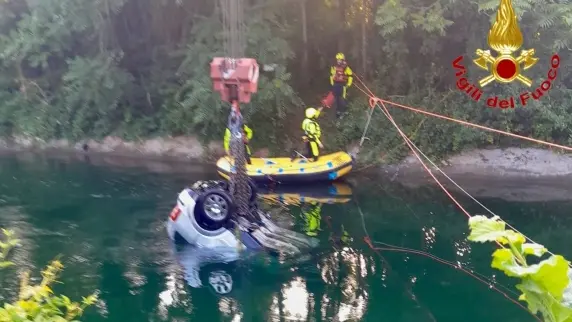 L'auto recuperata dal canale
