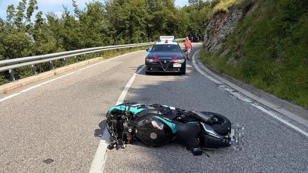 Incidente a Caino, morto un motociclista sulle Coste