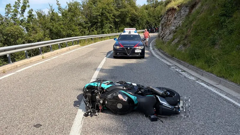 Incidente a Caino, morto un motociclista sulle Coste