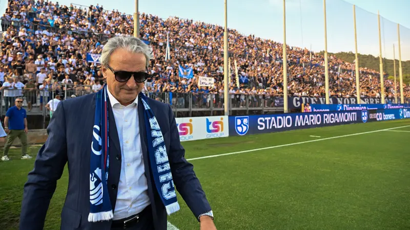 Sempre forte il legame tra i tifosi dell'Union Brescia e il presidente Giuseppe Pasini - Foto Newreporter Pasotti © www.giornaledibrescia.it