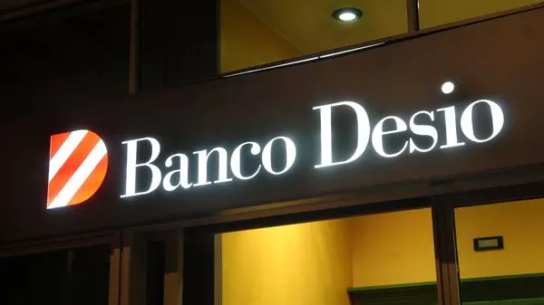 Kuhn ha iniziato la sua carriera in banca a metà degli anni Ottanta