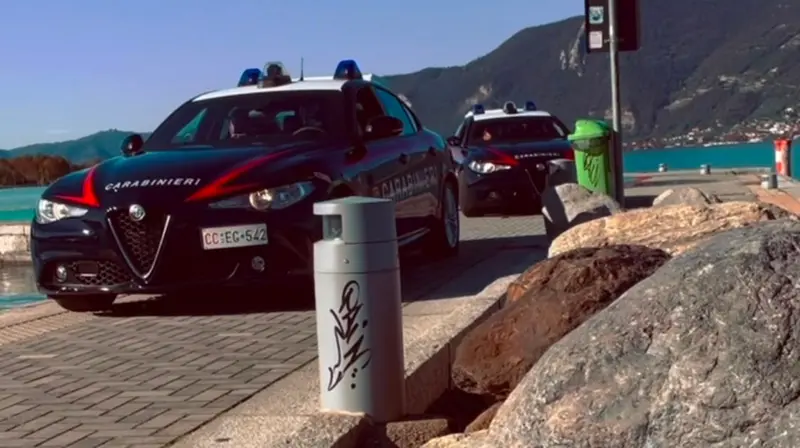 Un'auto dei carabinieri