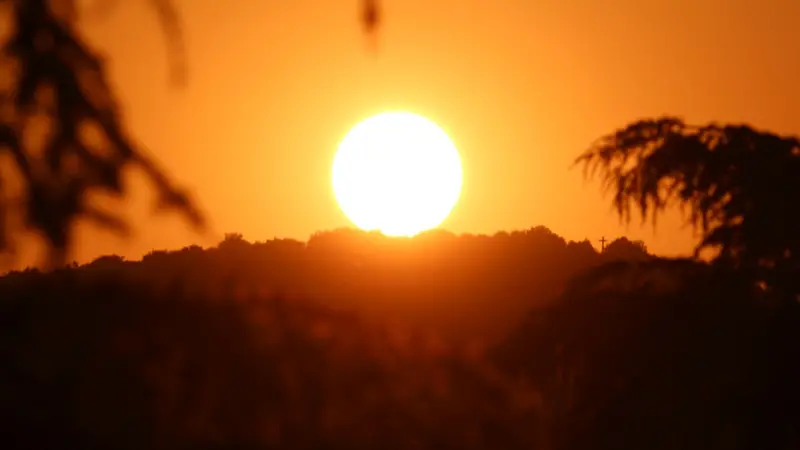 Un tramonto «infuocato» a Brescia