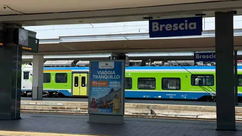 Un treno in stazione a Brescia - © www.giornaledibrescia.it