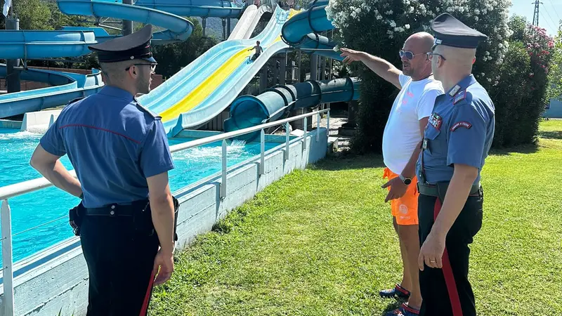 I carabinieri al parco acquatico