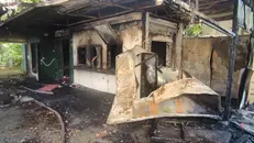 Il chiosco di via Tartaglia dopo l'incendio di settembre 2025 - © www.giornaledibrescia.it