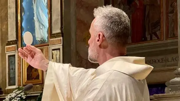 Don Giuseppe Fusari, è sacerdote dal 1991