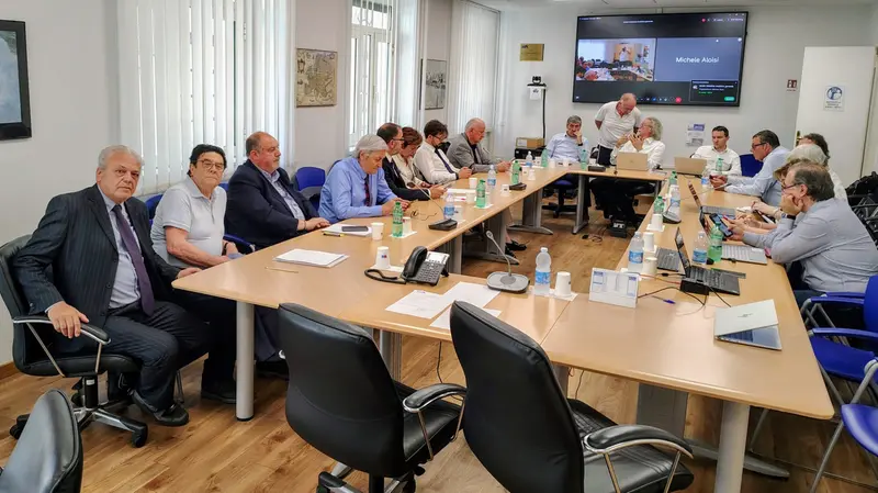 Il tavolo delle trattative a Roma