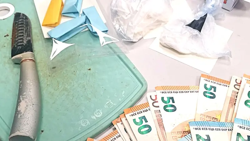 La droga e il denaro sequestrati alla coppia
