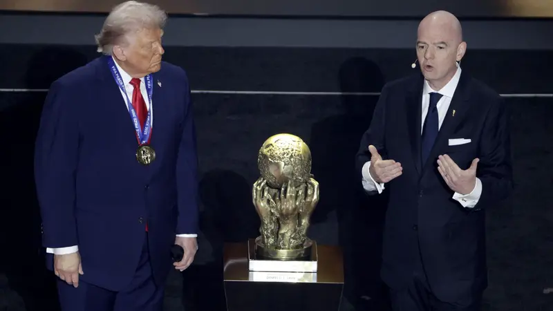Il presidente Fifa Infantino con il presidente Usa Donald Trump - foto Ansa