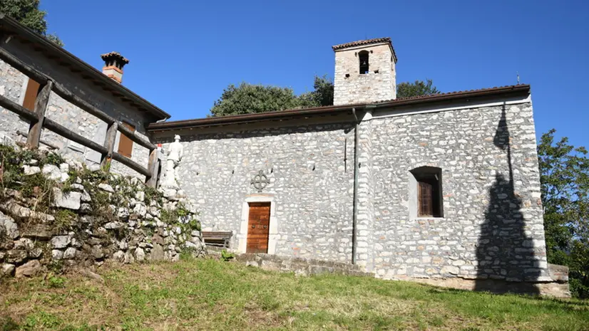 L’edificio religioso di San Velgio sorge su un antico luogo di culto pagano