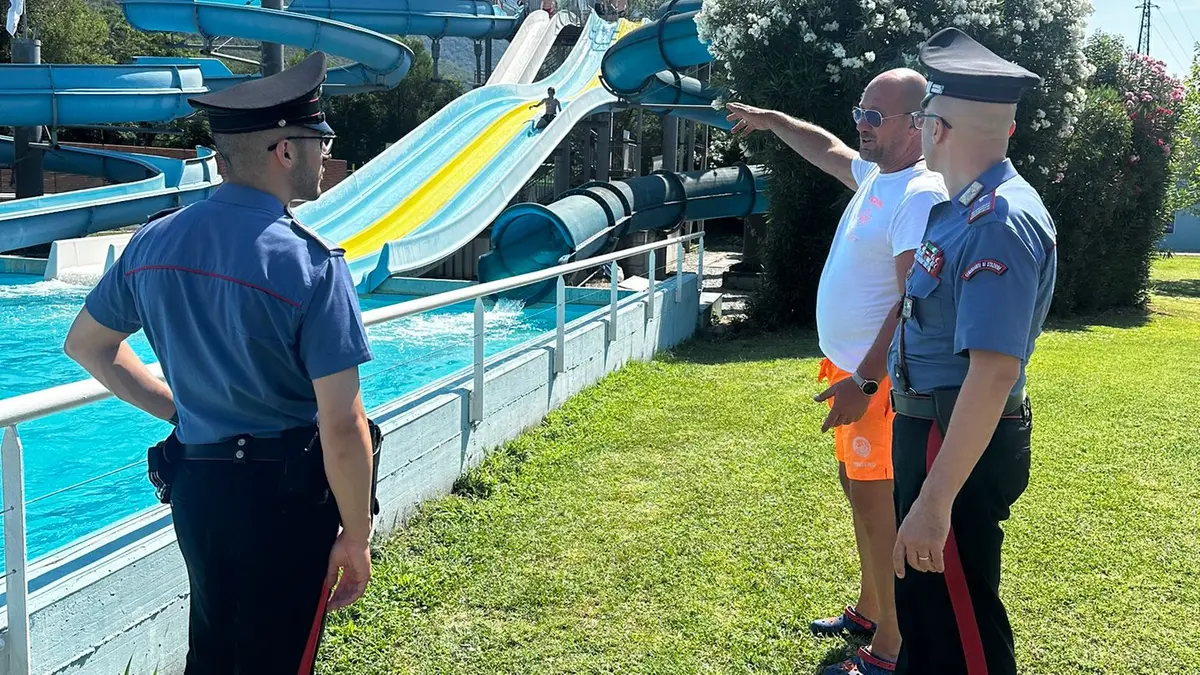 I carabinieri al parco acquatico