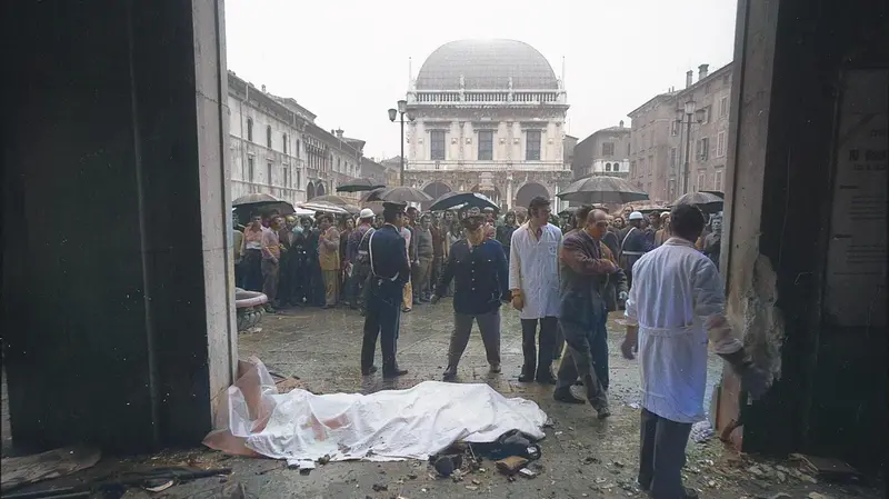 28 maggio 1974. Un’immagine scattata dopo lo scoppio resa a colori dall’intelligenza artificiale
