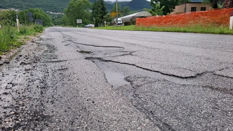 In Valsabbia, monitorate le buche delle strade