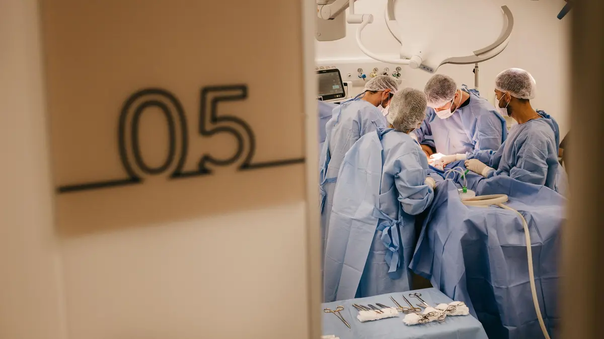 Sotto i ferri. Gli ospedali eseguono migliaia di interventi l’anno