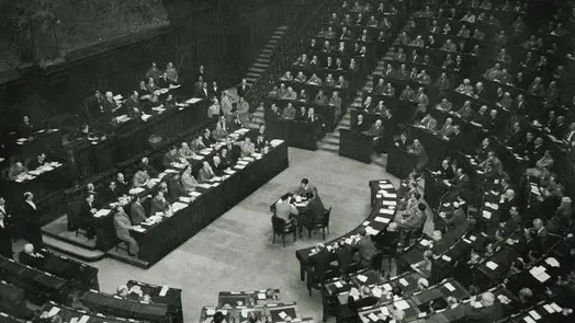 La prima seduta dell'assemblea costituente