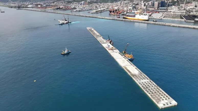 I cantieri della nuova diga di Genova - Foto Ansa © www.giornaledibrescia.it