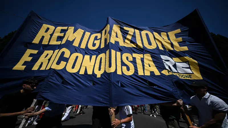 A Roma il corteo di Remigrazione e riconquista - Foto Ansa © www.giornaledibrescia.it