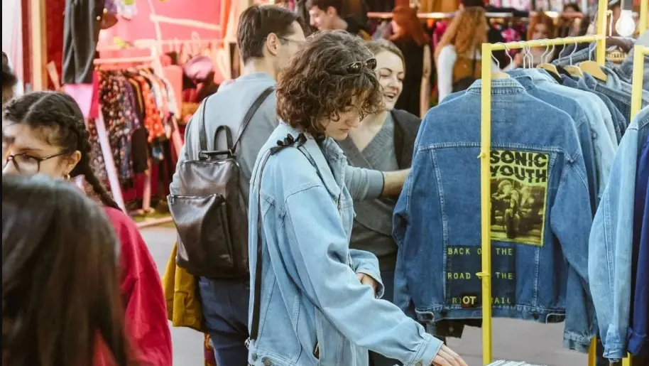 Un mercatino dell'usato