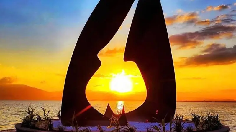«Inside Two Sails» è la scultura più alta del lago di Garda