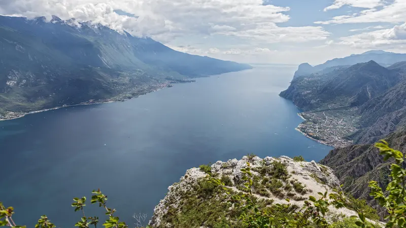 Il lago di Garda visto dall'alto