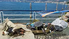 Parte dei rifiuti recuperati dal fondale del lago - © www.giornaledibrescia.it