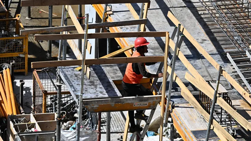 In cantiere sotto il sole © www.giornaledibrescia.it