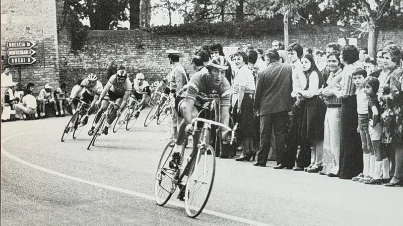 Parecchini in sella alla sua bicicletta - foto Rodella