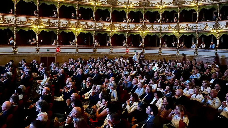 La platea al Teatro Grande © www.giornaledibrescia.it