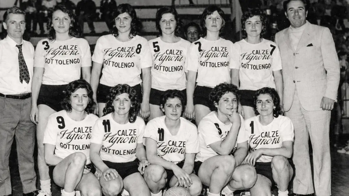 Una formazione del Gottolengo nel 1970: Nava è sulla destra - © www.giornaledibrescia.it